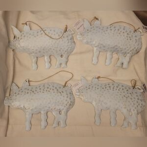Bundle Of 4 Metal Piggies Wall Decor